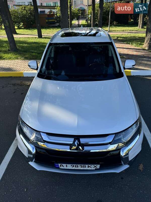 Внедорожник / Кроссовер Mitsubishi Outlander 2017 в Киеве