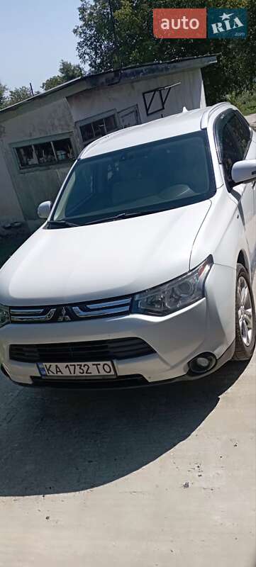 Позашляховик / Кросовер Mitsubishi Outlander 2013 в Дубні