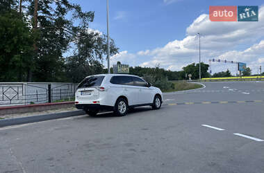 Позашляховик / Кросовер Mitsubishi Outlander 2013 в Києві