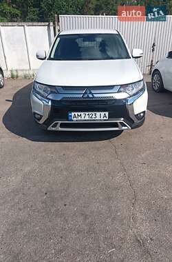 Позашляховик / Кросовер Mitsubishi Outlander 2021 в Житомирі