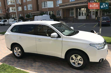 Внедорожник / Кроссовер Mitsubishi Outlander 2014 в Софиевской Борщаговке