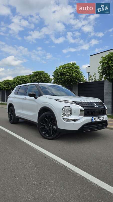 Внедорожник / Кроссовер Mitsubishi Outlander 2022 в Киеве