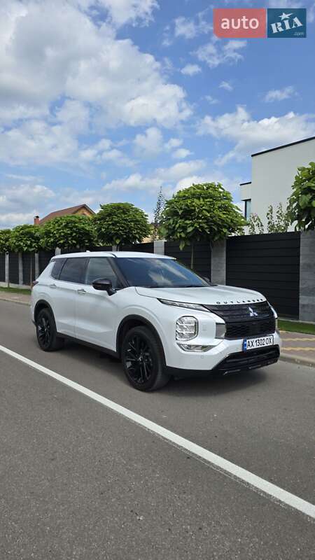Внедорожник / Кроссовер Mitsubishi Outlander 2022 в Киеве