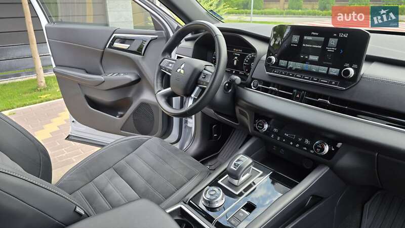 Внедорожник / Кроссовер Mitsubishi Outlander 2022 в Киеве