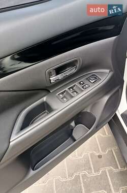 Позашляховик / Кросовер Mitsubishi Outlander 2021 в Житомирі