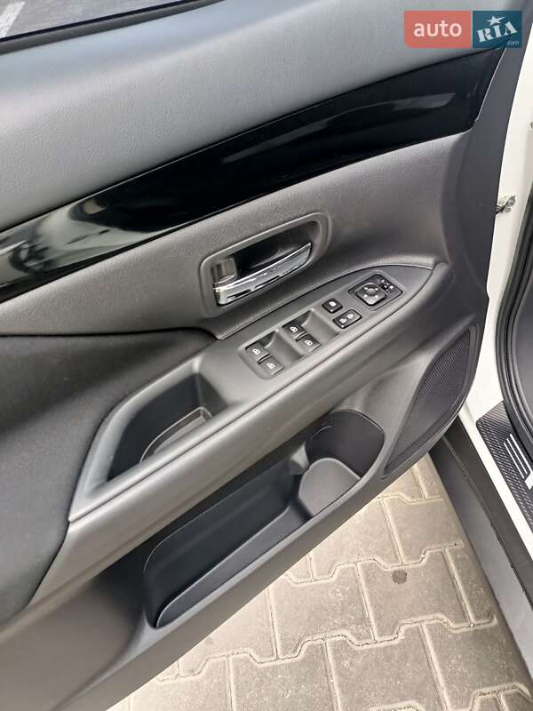 Позашляховик / Кросовер Mitsubishi Outlander 2021 в Житомирі