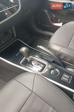 Позашляховик / Кросовер Mitsubishi Outlander 2021 в Житомирі