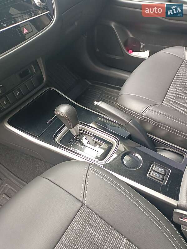 Позашляховик / Кросовер Mitsubishi Outlander 2021 в Житомирі