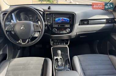 Внедорожник / Кроссовер Mitsubishi Outlander 2019 в 