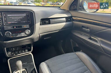 Внедорожник / Кроссовер Mitsubishi Outlander 2019 в 
