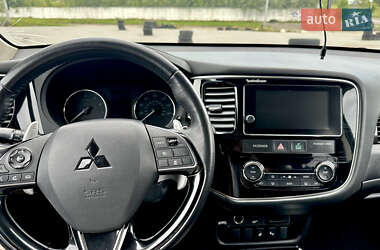 Внедорожник / Кроссовер Mitsubishi Outlander 2017 в 