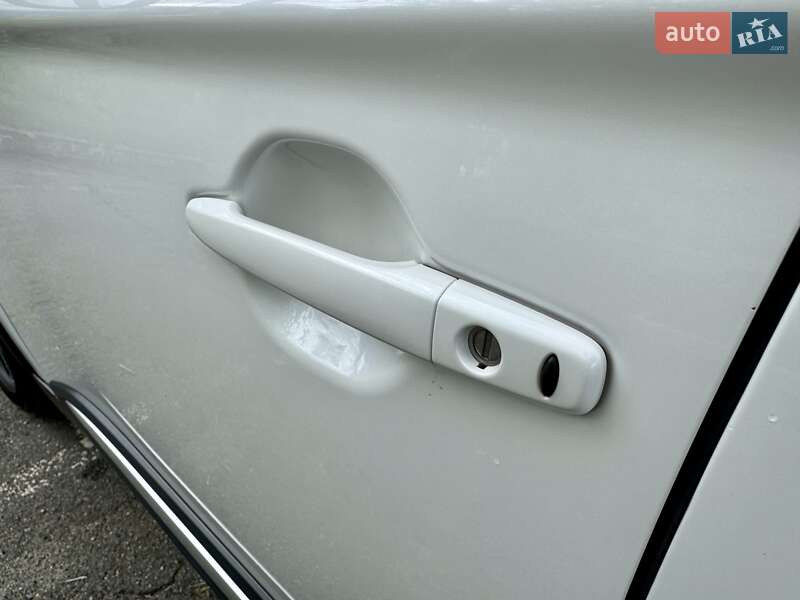 Внедорожник / Кроссовер Mitsubishi Outlander 2017 в Киеве