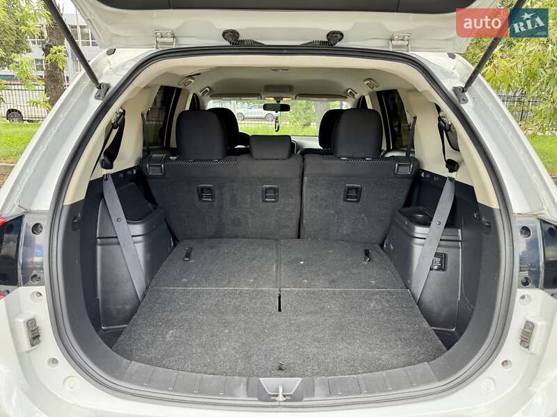 Внедорожник / Кроссовер Mitsubishi Outlander 2017 в Киеве