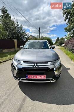 Внедорожник / Кроссовер Mitsubishi Outlander 2020 в Горе