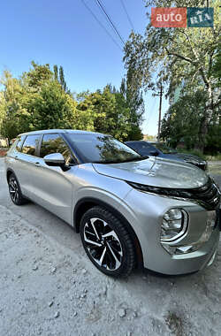 Внедорожник / Кроссовер Mitsubishi Outlander 2022 в Александрие