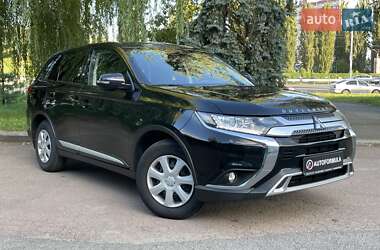 Внедорожник / Кроссовер Mitsubishi Outlander 2021 в Киеве
