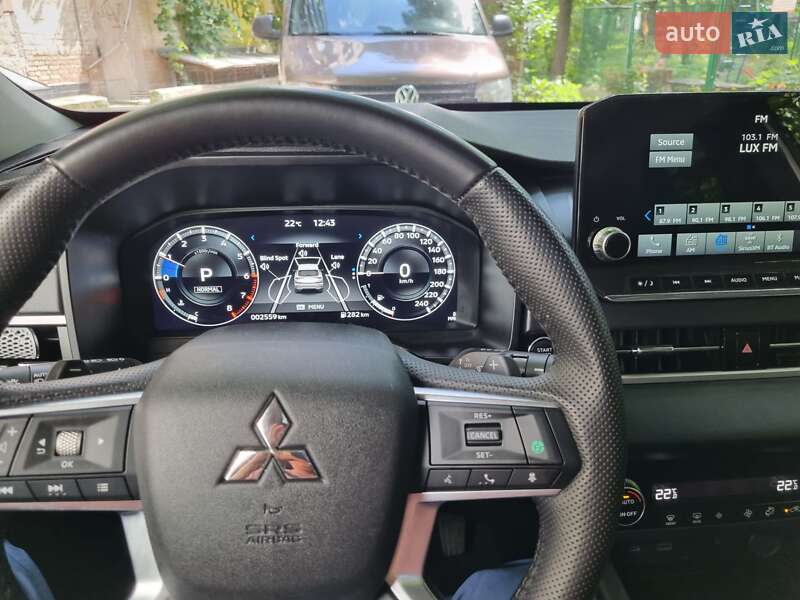 Позашляховик / Кросовер Mitsubishi Outlander 2024 в Києві