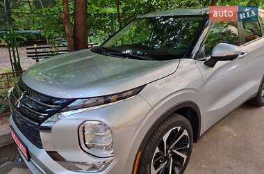 Внедорожник / Кроссовер Mitsubishi Outlander 2024 в Киеве