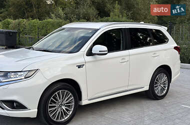 Внедорожник / Кроссовер Mitsubishi Outlander 2020 в 