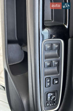 Внедорожник / Кроссовер Mitsubishi Outlander 2020 в 