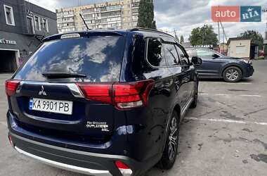 Внедорожник / Кроссовер Mitsubishi Outlander 2016 в 