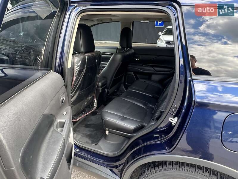 Внедорожник / Кроссовер Mitsubishi Outlander 2016 в Броварах