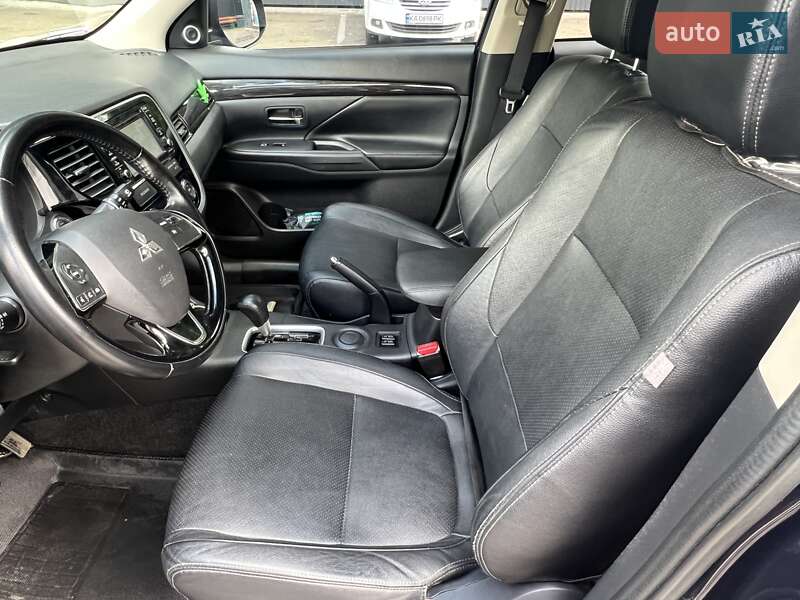 Внедорожник / Кроссовер Mitsubishi Outlander 2016 в Броварах