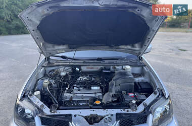Внедорожник / Кроссовер Mitsubishi Outlander 2004 в 