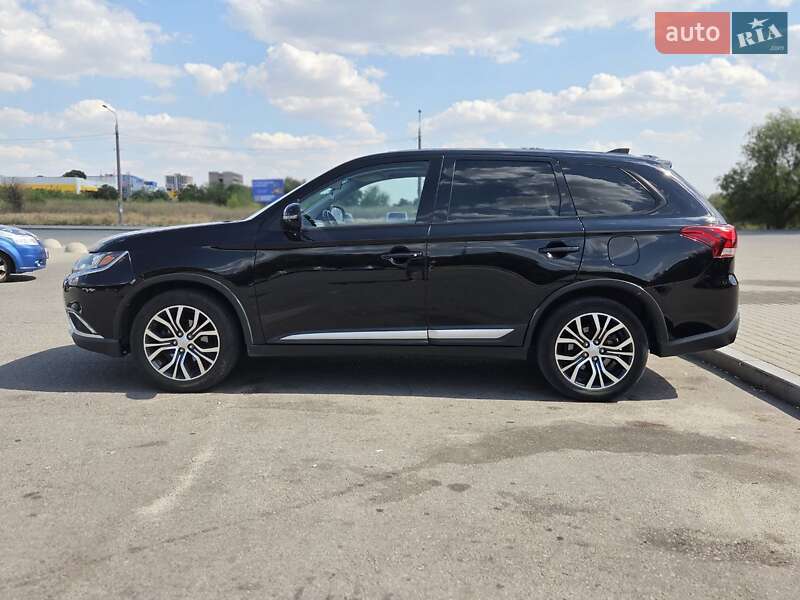 Позашляховик / Кросовер Mitsubishi Outlander 2017 в Запоріжжі