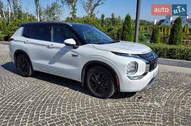 Внедорожник / Кроссовер Mitsubishi Outlander 2022 в 