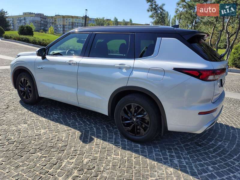 Позашляховик / Кросовер Mitsubishi Outlander 2022 в Дніпрі