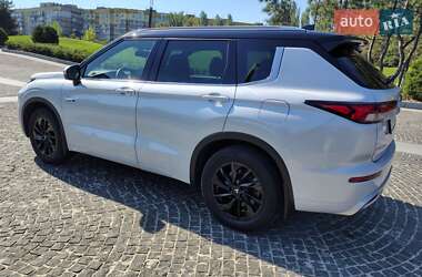 Внедорожник / Кроссовер Mitsubishi Outlander 2022 в 