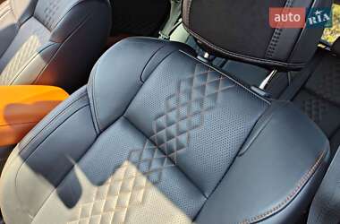 Внедорожник / Кроссовер Mitsubishi Outlander 2022 в 