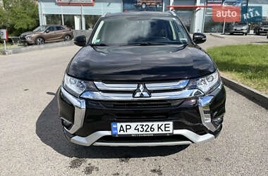Внедорожник / Кроссовер Mitsubishi Outlander 2017 в 