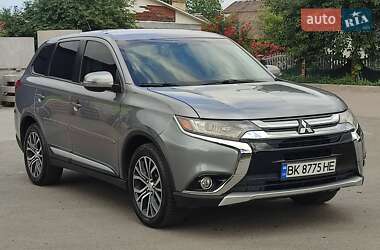 Внедорожник / Кроссовер Mitsubishi Outlander 2015 в Млинове