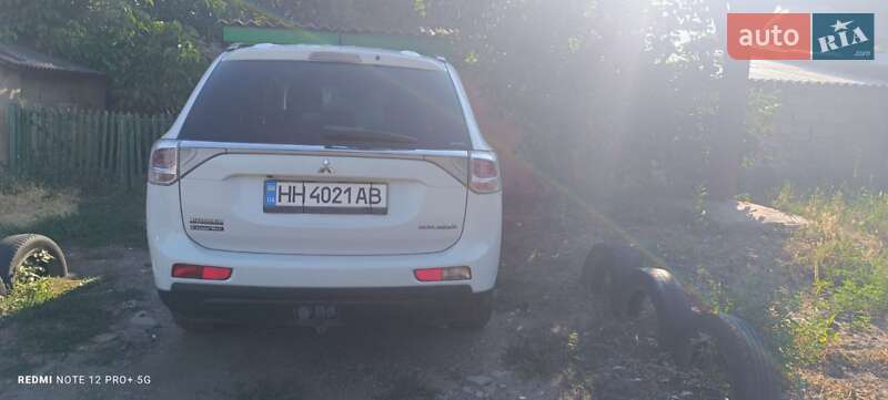 Внедорожник / Кроссовер Mitsubishi Outlander 2012 в Подольске