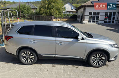 Внедорожник / Кроссовер Mitsubishi Outlander 2019 в 
