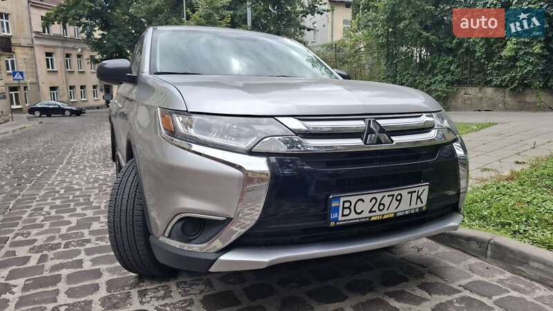 Внедорожник / Кроссовер Mitsubishi Outlander 2017 в Львове