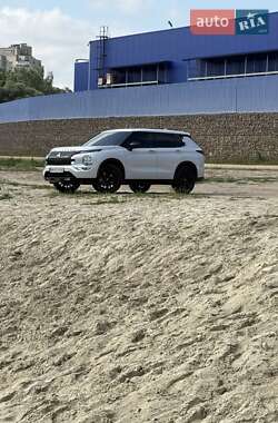 Позашляховик / Кросовер Mitsubishi Outlander 2022 в Сумах