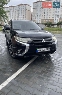 Внедорожник / Кроссовер Mitsubishi Outlander 2015 в Софиевской Борщаговке