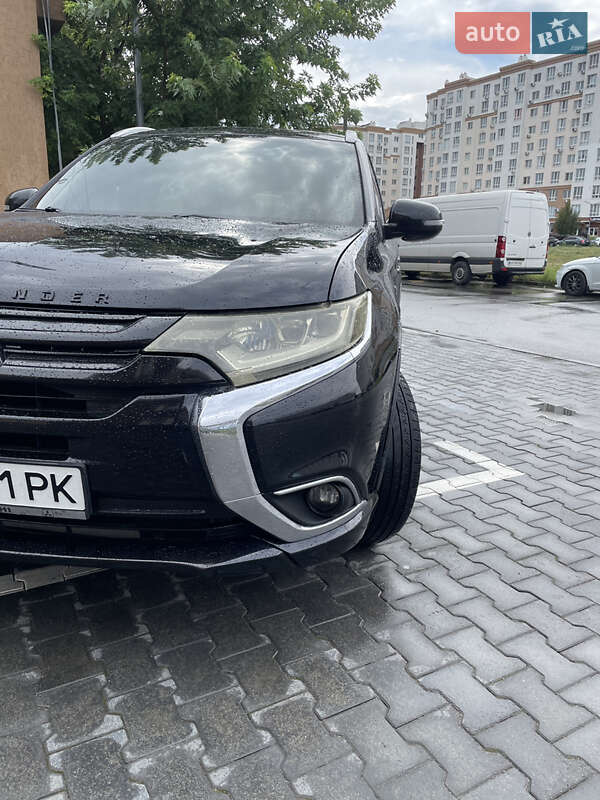 Внедорожник / Кроссовер Mitsubishi Outlander 2015 в Софиевской Борщаговке