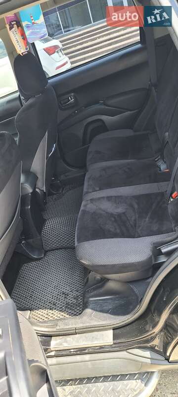 Позашляховик / Кросовер Mitsubishi Outlander 2011 в Львові фото 14 Позашляховик / Кросовер Mitsubishi Outlander 2011 в Львові