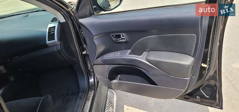 Позашляховик / Кросовер Mitsubishi Outlander 2011 в Львові фото 18 Позашляховик / Кросовер Mitsubishi Outlander 2011 в Львові