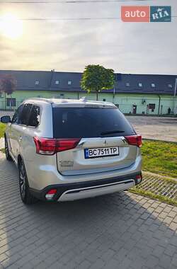 Позашляховик / Кросовер Mitsubishi Outlander 2018 в Львові