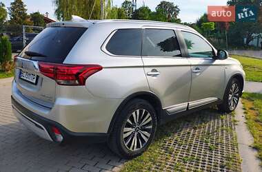 Позашляховик / Кросовер Mitsubishi Outlander 2018 в Львові