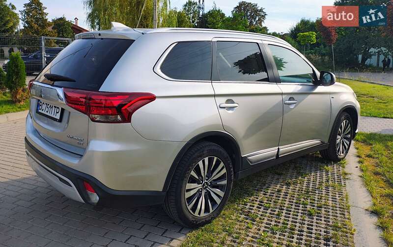 Позашляховик / Кросовер Mitsubishi Outlander 2018 в Львові