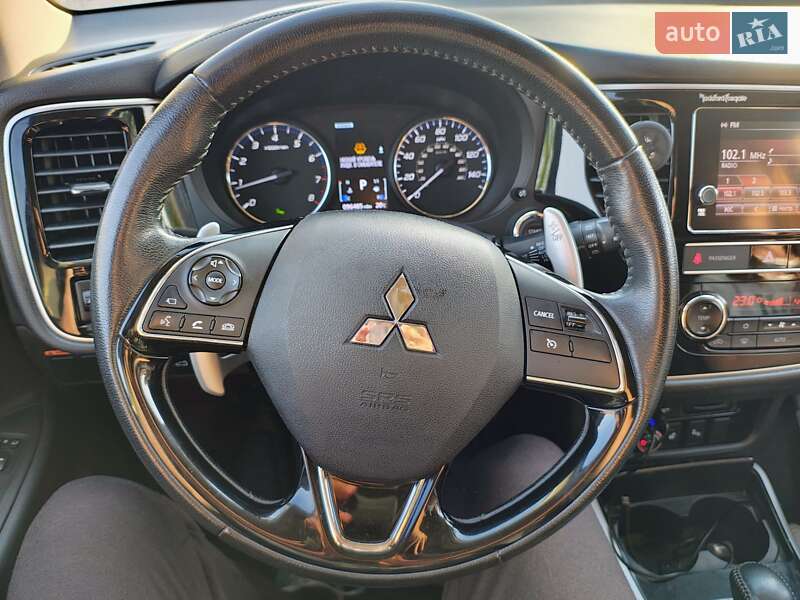 Позашляховик / Кросовер Mitsubishi Outlander 2018 в Львові