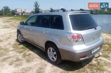 Внедорожник / Кроссовер Mitsubishi Outlander 2003 в 