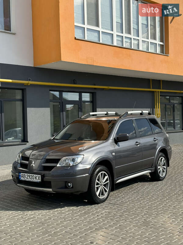 Внедорожник / Кроссовер Mitsubishi Outlander 2006 в 