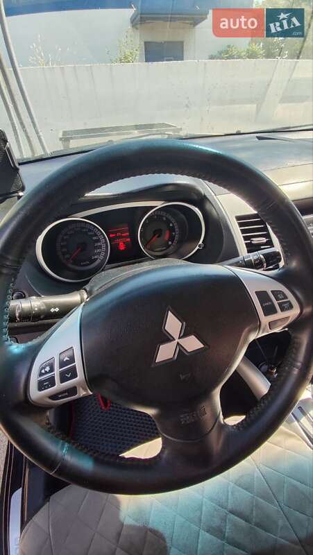 Внедорожник / Кроссовер Mitsubishi Outlander 2008 в Николаеве